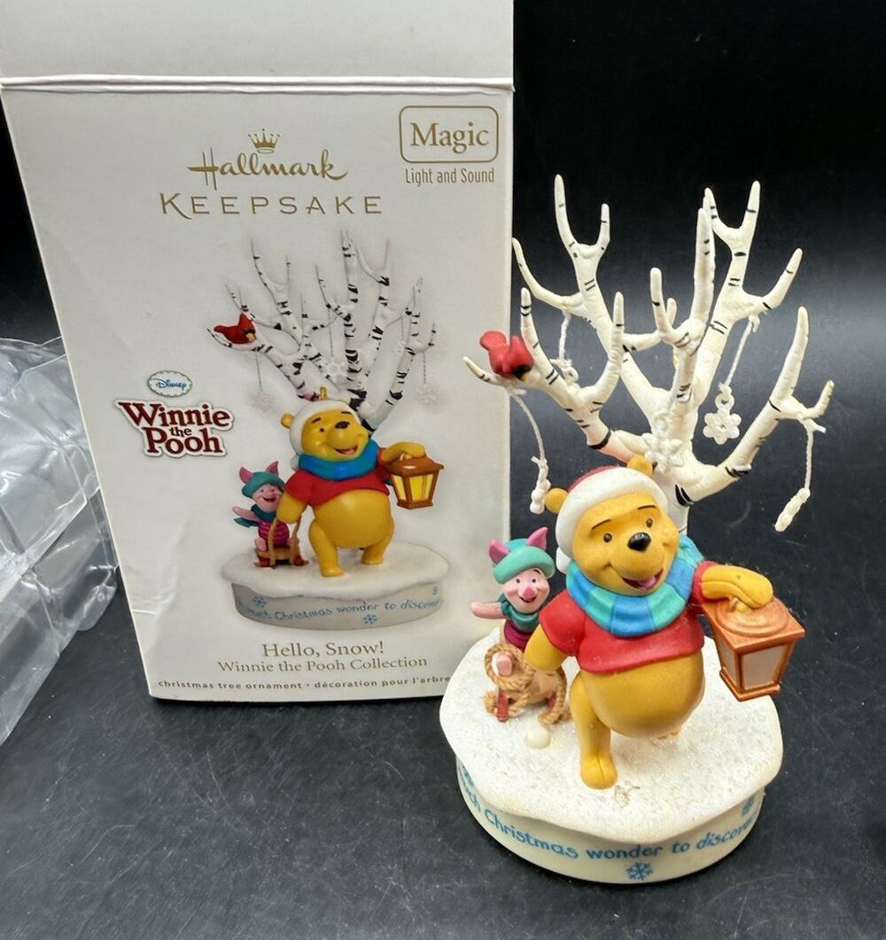 Hallmark Disney Winnie the Pooh Hello, Snow! Magic Keepsake Ornament EUC 48D